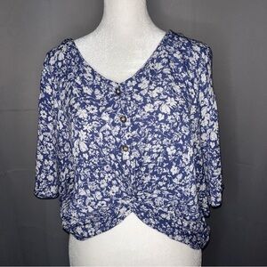 Gypsies & Moondust Cropped Floral‎ Twist Front Blouse – Size M
